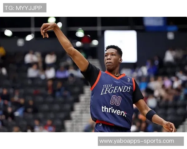 贝弗利称独行侠争冠潜力巨大双中锋阵容提升防守表现 贝弗利称独行侠争冠潜力巨大双中锋阵容提升防守表现