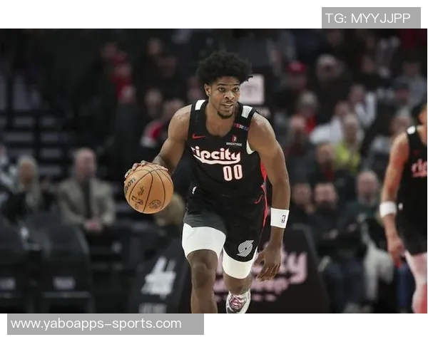 亨德森表现平平14投仅4中贡献11分4板6助1帽三分球命中率低迷